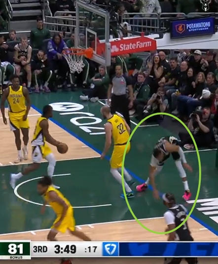 2026世界杯比赛在线观看地址-崴脚+膝盖过度伸展？字母哥扣篮落地失衡 捂着左腿缺战末节